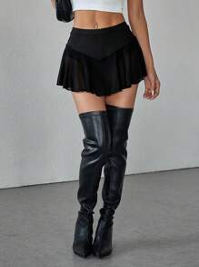 SHEIN PETITE Shorts mini plisados de unicolor para mujer, estilo minimalista adecuado para el verano - Negro - Ver 4