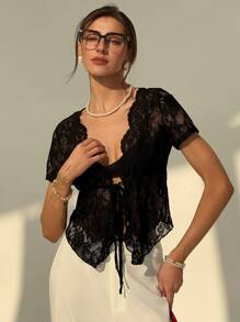 Aloruh 全新性感透明蕾丝深 V 领抽绳系带不对称下摆修身衬衫 - 黑色 - 查看 4