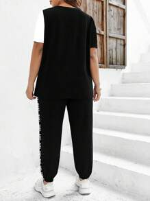 SHEIN LUNE 2 件套大码女式休闲彩色块字母胶带短袖上衣和裤子套装 - 黑與白 - 查看 2