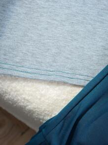 SHEIN 年轻男孩风格运动街头服饰可爱度假图案拼色圆领短袖 T 恤和长裤套装，适合春夏季日常、上学、旅行、体育活动 - 彩色 - 查看 4