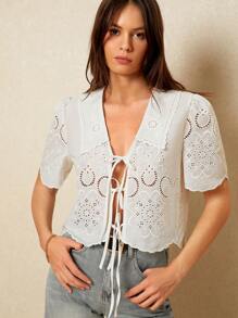 Poéselle 迷人的孔眼蕾丝前系带衬衫 - 适合凉爽的夏日，女式孔眼上衣，短款衬衫，夏季轻薄衬衫，蕾丝细节时尚，波西米亚风格 - 白色 - 查看 6