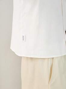 Manfinity VCAY Áo sơ mi nam tay ngắn màu trắng thường ngày có bo gấu tay, dáng vừa vặn - trắng - Xem 3