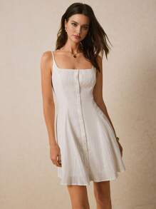Poéselle Vestido mini estilo línea-A con botones encantadores en color blanco - Perfecto para días soleados y salidas casuales, vestidos de línea-A para mujeres, vestidos de verano para mujeres, vestidos blancos, vestidos para playa de mujeres, vestidos casuales de día, vestidos ligeros de día, vestidos mini con top de tirantes, vestido de verano, vestidos de verano para mujeres, vestido de graduación blanco
