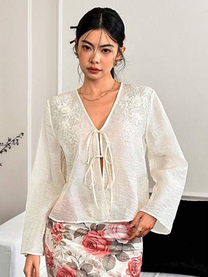 EastFlair 女式花卉贴花装饰前系带优雅衬衫