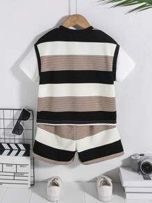 SHEIN 2 件套年轻男孩休闲校园风格舒适时尚百搭简约可爱 2 合 1 条纹圆领短袖上衣和松紧腰短裤套装，适合日常、上学、郊游、运动、春夏季，羊毛，加厚 - 卡其色 - 查看 2