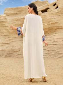 Al Najma 女式土耳其/阿拉伯风格长款束腰外衣，前袖和肩袖饰有花卉图案 - 藍色 - 查看 5