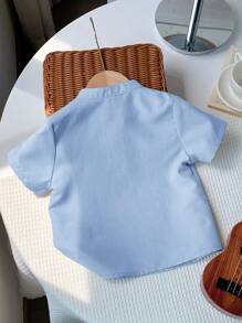 SHEIN LMoss Kids 1 件装年轻男孩休闲韩版立领半扣宽松短袖编织衬衫 - 藍色 - 查看 4