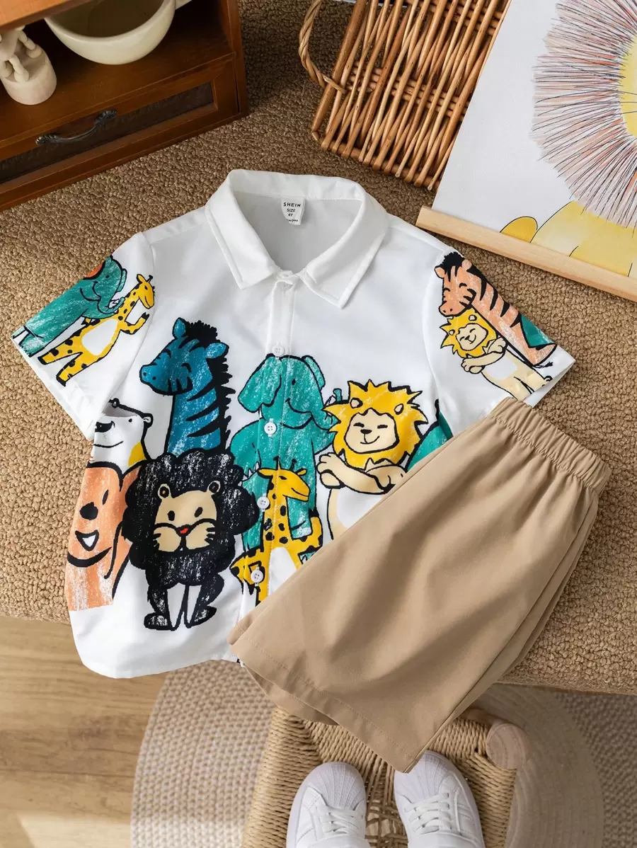 SHEIN 2入組年輕男孩可愛動物印花寬領寬鬆編織短袖襯衫和實色補丁口袋短褲套裝