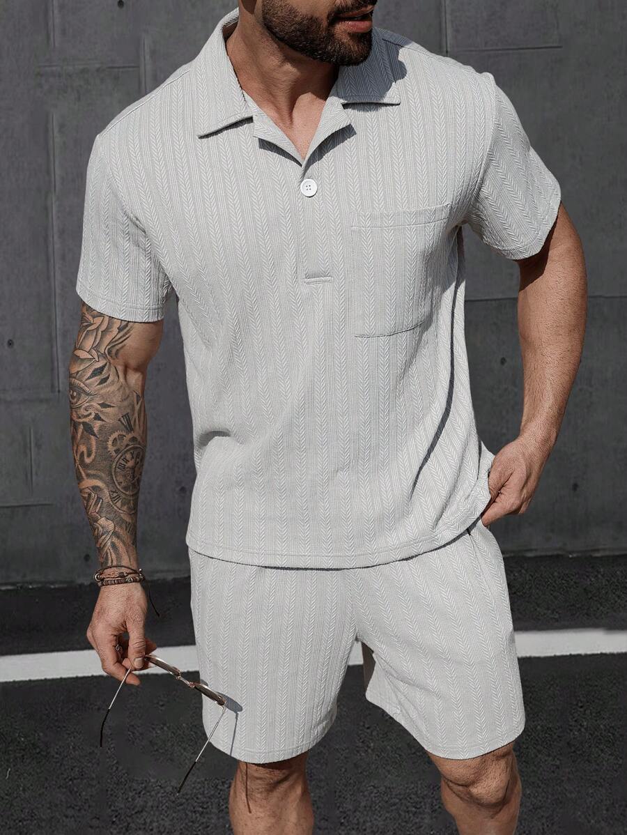 Manfinity Homme 2 件大码男士前扣短袖口袋休闲上衣和短裤套装