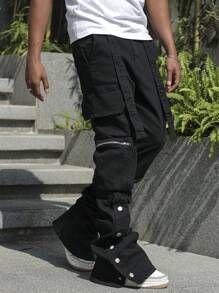 Manfinity LEGND Herren Slim Fit schwarze Schlagjeans im Street-Style, Urban, Grunge