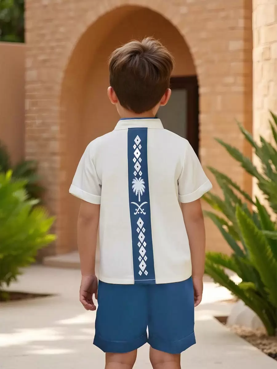 SHEIN 2 件套儿童男孩绿色 Abaya Kaftan Jalabiya 束腰外衣中东风格套装，斋月开斋节国庆节服装，立领衬衫，背部有拼布和绿色短裤，适合度假和海滩 - 藍色 - 查看 1