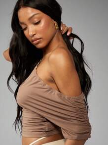 MISSGUIDED Draped Off-Shoulder Ruched Top Contemporary Casual Evening Top Elegant Stretch Slinky Fabric Asymmetric Design Modern Party Clubwear - Brown - View 5