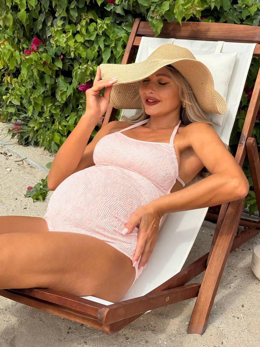 SHEIN Elegante traje de una pieza con escote de halter de tela festiva para maternidad - Rosa - Ver 1