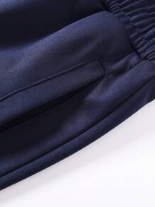 Manfinity EMRG Pantaloncini grigi, vestibilità morbida, da uomo Manfinity EMRG, con stampa grafica di fuoco e lettere, con vita con laccetto regolabile, pantaloncini casual da uomo