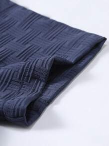 Manfinity RSRT 男士休闲简约纯色纹理短袖衬衫和短裤套装 - 藏蓝色 - 查看 4