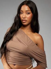 MISSGUIDED Draped Off-Shoulder Ruched Top Contemporary Casual Evening Top Elegant Stretch Slinky Fabric Asymmetric Design Modern Party Clubwear - Brown - View 4