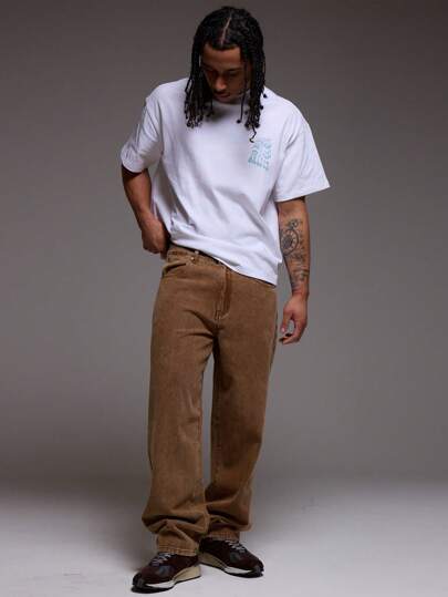 Jeans rectos de pierna con bolsillos sesgados en estilo casual lavado