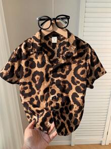 SHEIN 1 件装年轻男孩男孩休闲日韩街头时尚学院豹纹短袖衬衫适合春夏季，适合大学，适合居家，适合日常生活，适合运动，适合生日派对，适合户外度假，基本百搭简约 - 彩色 - 查看 2