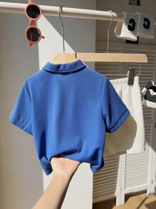 SHEIN Leap Crew 2 件/套年轻男孩舒适休闲时尚日常学院刺绣针织 Polo 衫和宽松编织短裤套装，适合春夏季日常、运动、郊游、学校、聚会、度假、演出、拍照 - 寶藍色 - 查看 2