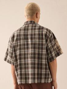 SWAVVY Áo sơ mi nam tay ngắn họa tiết kẻ sọc đơn giản, thiết kế phá cách, dáng rộng, dáng hộp, phong cách Emo - màu nâu - Xem 2