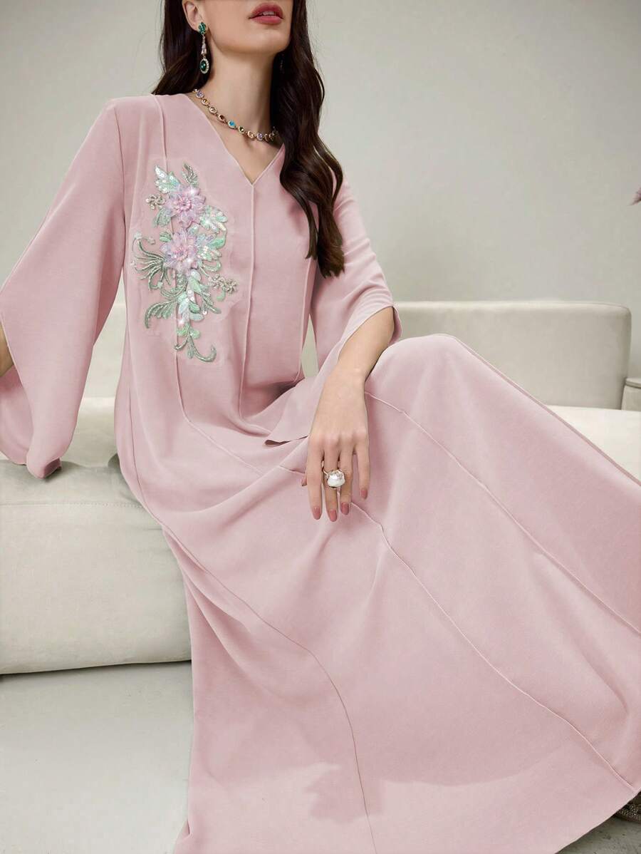 Yasmyna 色块对比装饰迷人 3D 刺绣贴片 V 领长袖土耳其长款束腰外衣，端庄的长袍 - 粉色 - 查看 1