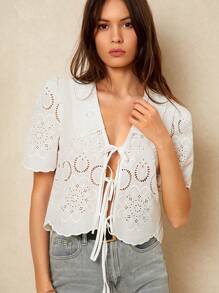 Poéselle 迷人的孔眼蕾丝前系带衬衫 - 适合凉爽的夏日，女式孔眼上衣，短款衬衫，夏季轻薄衬衫，蕾丝细节时尚，波西米亚风格 - 白色 - 查看 1