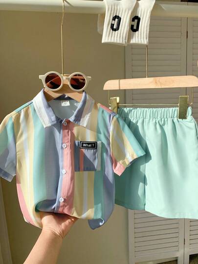 SHEIN Young Boy 2pcs/Set Casual Academy Style, Comfortable, Fashionable, Minimalist, Practical, Soft, Comfortable, Loose-Fitting, Korean-Style, Polyester Fiber, Large Striped, Breathable, Comfortable Short Sleeve Shirt And Green Shorts Suit, Suitable For Spring And Summer