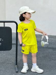 SHEIN 6 件套年轻男孩舒适休闲百搭日常穿着简约设计运动风宽松圆领短袖 T 恤和口袋短裤针织服装，适合春夏季、日常穿着、运动、外出、学校、派对、节日、拍照、返校