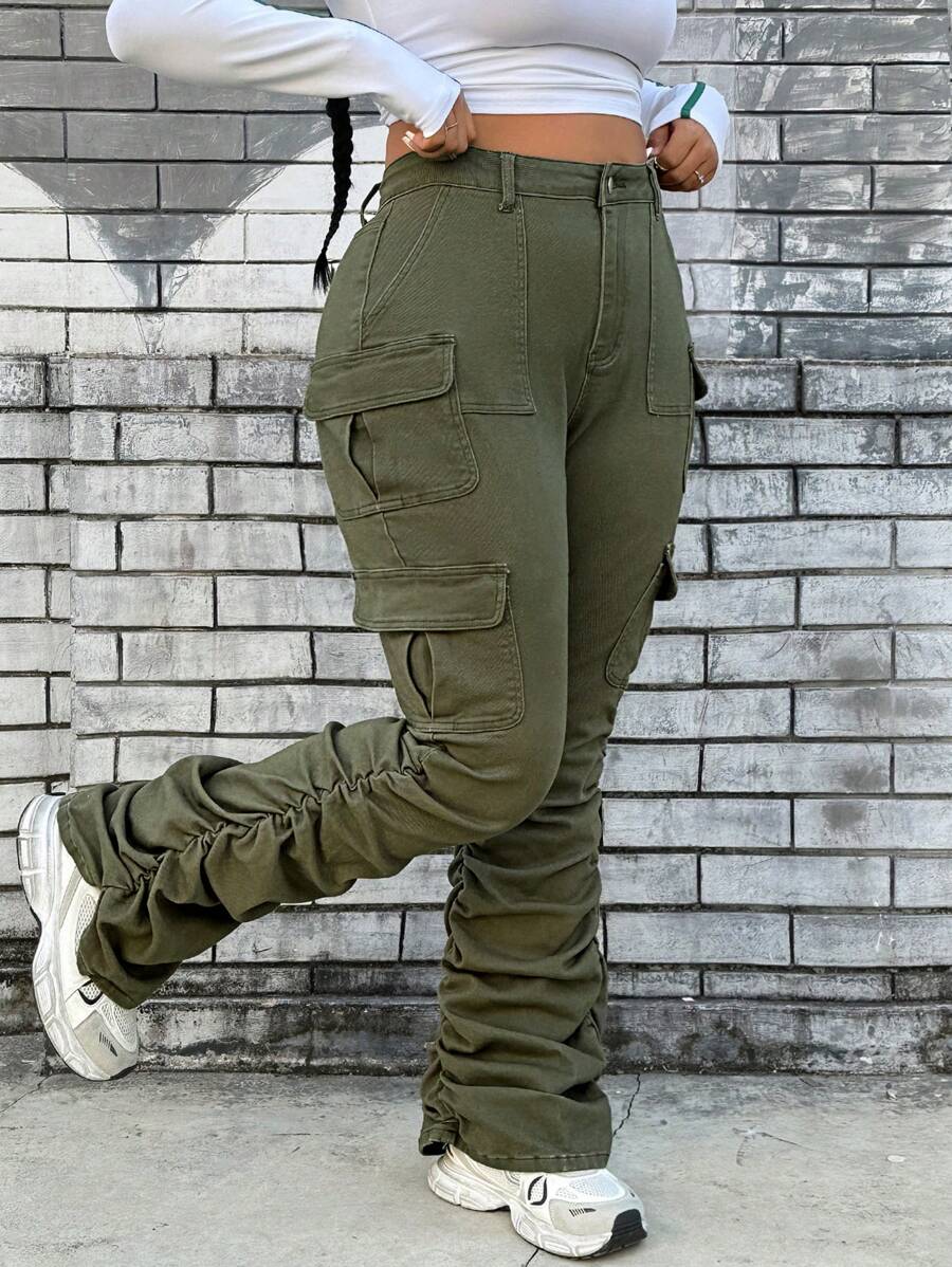 SHEIN EZwear 大码纯色牛仔裤，适合夏季的简约时尚