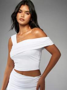 MISSGUIDED Asimetrik Tek Omuzlu Büzgülü Üst ve Vücuda Oturan Midaxi Etek İki Parçalı Takım - Beyaz - Görünüm 3