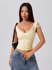 SHEIN SXY Camiseta de mujer de verano nueva con corte de encaje y escote en V, ajuste slim
