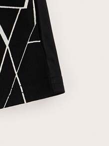 SHEIN Tween Boy Single Print Geometric Pattern Drawstring Waist Shorts