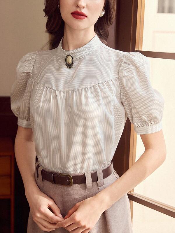 Vintamour Cămașă de damă elegantă vintage în dungi, cu nasturi, îmbrăcăminte ocazională de lucru, ținute de vară pentru femei, topuri de vară, ținute de vacanță, ținute de primăvară pentru femei, topuri de paște, haine de vară pentru femei, rochie pentru invitați de nuntă, cămăși femei, ocazional de afaceri, pentru femei, ținute de vacanță pentru femei, topuri pentru ieșiri femei, topuri drăguțe, topuri de primăvară, bluză, ținute birou pentru femei, vacanță de primăvară.