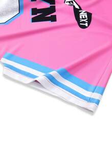 Manfinity Streetrush Camiseta de hombre tipo jersey de baloncesto de manga corta y cuello en V con estampado de letras, de corte holgado y casual