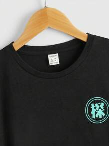 SHEIN Camiseta de manga corta con estampado de personaje reflectante y letras para niño preadolescente, uso casual de todos los días para verano