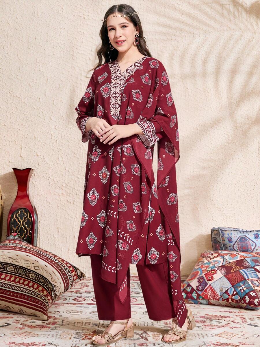 SHEIN Bộ 3 món cho bé gái tuổi teen: Váy họa tiết đỏ, Quần Palazzo vàng, Khăn quàng cổ, Trang phục đi nghỉ dưỡng/ngày lễ/lễ hội - Màu Đỏ Sâu - Xem 1