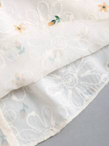 Sweetra 女式新款夏季深 V 领小黄花白色刺绣面料度假风荷叶边腰部蝴蝶结装饰 A 字形吊带背心上衣