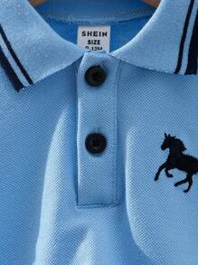 SHEIN Playful Pals 嬰兒/幼童男童馬刺繡 Polo 領短袖 T 恤 藍色 夏季休閒 開學日 嬰兒上衣服飾 - 淺藍色 - 查看 5