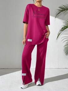 Mulvari Áo thun hở vai in khẩu hiệu mùa hè dành cho nữ và quần dài thường ngày 2 món/bộ, bộ đồ thể thao thường ngày 2 món mặc ở nhà, thích hợp để đi bộ/thể thao/trở lại trường & trang phục thường ngày 2 món - Màu Hồng Tươi - Xem 3