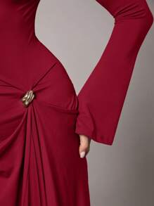 SHEIN BAE Spring Summer Solid Color Long Sleeve Minimalist Sexy Elegant Metal Decoration Dress, Suitable For Cocktail Parties, Romantic Dates, Autumn/Winter Base Layer Dress, Gatherings, Parties, Bridesmaid Dresses, Night Outings, Halloween Dresses, Christmas Dresses - Burgundy - View 7