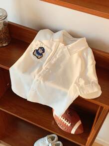 Kleine Jungen Niedliches, detailliertes Hemd mit Bärenmotiv, Manschettentasche und Revers, kurzärmelig, zum Zuknöpfen, einfarbig, vielseitig einsetzbar, geeignet als Kinder-Outfit. Kleidungsset geeignet für Geburtstagsfeiern, Partys, Aufführungen, Hochzeiten, Taufen, Schuleinführungen, Alltagskleidung, Schulkleidung, Reisen, Sport, Frühling und Sommer.