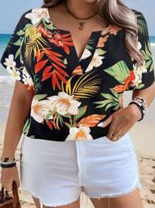 SHEIN LUNE Plus Size Fashion Elegant Vacation Beach Casual V-Neck Random Printed Batwing Sleeve Blouse, Suitable For Summer, Back To School, Graduation, Festivals, Valentine's Day, Music Festivals, Mother's Day, Halloween, Thanksgiving, Easter, National Holiday, Christmas, Balls, Dates, Parties, Outings