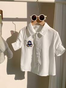 Kleine Jungen Niedliches, detailliertes Hemd mit Bärenmotiv, Manschettentasche und Revers, kurzärmelig, zum Zuknöpfen, einfarbig, vielseitig einsetzbar, geeignet als Kinder-Outfit. Kleidungsset geeignet für Geburtstagsfeiern, Partys, Aufführungen, Hochzeiten, Taufen, Schuleinführungen, Alltagskleidung, Schulkleidung, Reisen, Sport, Frühling und Sommer.