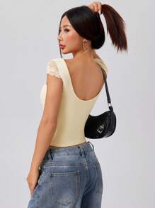 SHEIN SXY Camiseta de mujer de verano nueva con corte de encaje y escote en V, ajuste slim