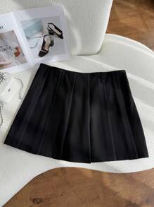 SHEIN Privé Plus Size Women's Comfortable Casual Elegant Commuting Basic Versatile High-End Pleated Elastic Waist Shorts, Suitable For Spring/Summer Office Wear - Black - View 9