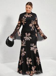 Aveloria Rosie 加大码优雅法式花卉印花黑色背景喇叭袖弹力网眼紧身连衣裙