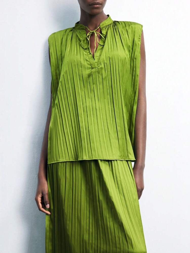 SHEIN Maija Women's Green Satin Pleated Design Spring Summer Attire, Contemporary Resort Boho Chic Versatile Relaxed Fit With Slight Stretch, Loose Dolman Long Sleeve Mock Neck With Bowknot Neck Decoration, Suitable For Business Casual, Concerts, Cruises - Elegant, Sophisticated, Romantic, Effortless High-End Look