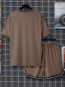 Manfinity Homme Conjunto de shorts de baloncesto y camiseta, simple y de moda, adecuado para verano, juego de 2 piezas para hombres