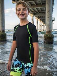 SHEIN 2pcs/Set Kids Tween Boy Casual Sports Solid Color Crew Neck Fitted Rash Guard And Print Beach Shorts Swimsuit Set
