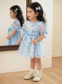 婴幼儿梦幻蓝色刺绣薄纱白色打底泡泡袖公主裙，精致的刺绣细节演绎公主梦，清新的白色打底搭配蓝色薄纱，尽显小公主的高贵典雅气质。 - 藍白色 - 查看 3